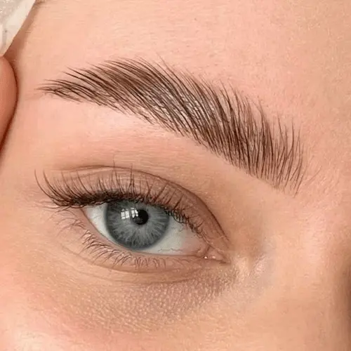 LAMINACE OBOČÍ Olomouc - <i>Laminace obočí je ideální volbou pro ženy, které … Sky Room Olomouc