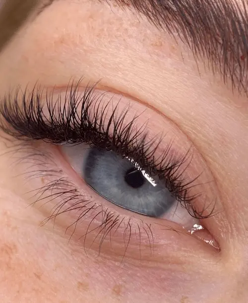 PRODLUŽOVÁNÍ ŘAS 1:1 Olomouc - <i>Prodlužování řas je ideální volbou pro ženy, které … Sky Room Olomouc